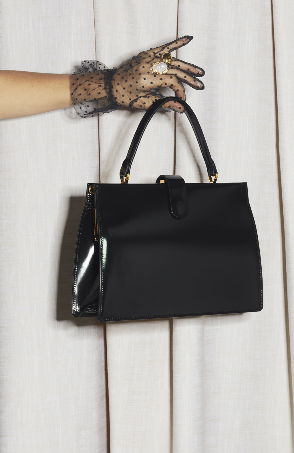 Le sac Elegant 
Black Patent Leather